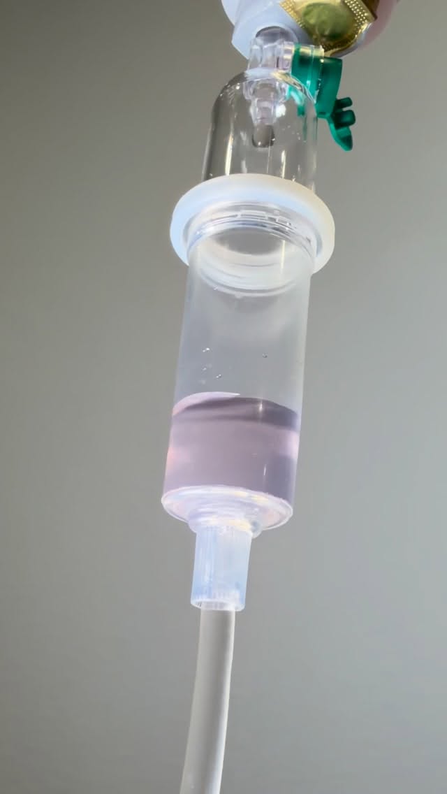 Dein Körper kann mehr – wenn du ihn richtig unterstützt.
Unsere Nährstoff-Infusionen setzen genau dort an, wo dein Körper sie wirklich braucht: auf Zellebene.
Unser Performance Boost ist für dich, wenn du…
– beim Training alles rausholen willst
– dich schneller erholen möchtest
– dich oft müde oder ausgelaugt fühlst
– endlich wieder mehr Energie spüren willst
Mit einer Kombination aus:
✨ L-Arginin, L-Citrullin & L-Ornithin für bessere Durchblutung & Performance
⚡ Taurin & L-Carnitin für spürbare Energie
🔋 L-Glutamin zur Unterstützung deiner Regeneration
Hör auf, nur zu du funktionieren.
Fang an, dich wieder stark zu fühlen.
Buche jetzt deinen Termin – Link in Bio 💛
#regeneration #aminosäuren #vitamininfusion #performance #boosterlounge