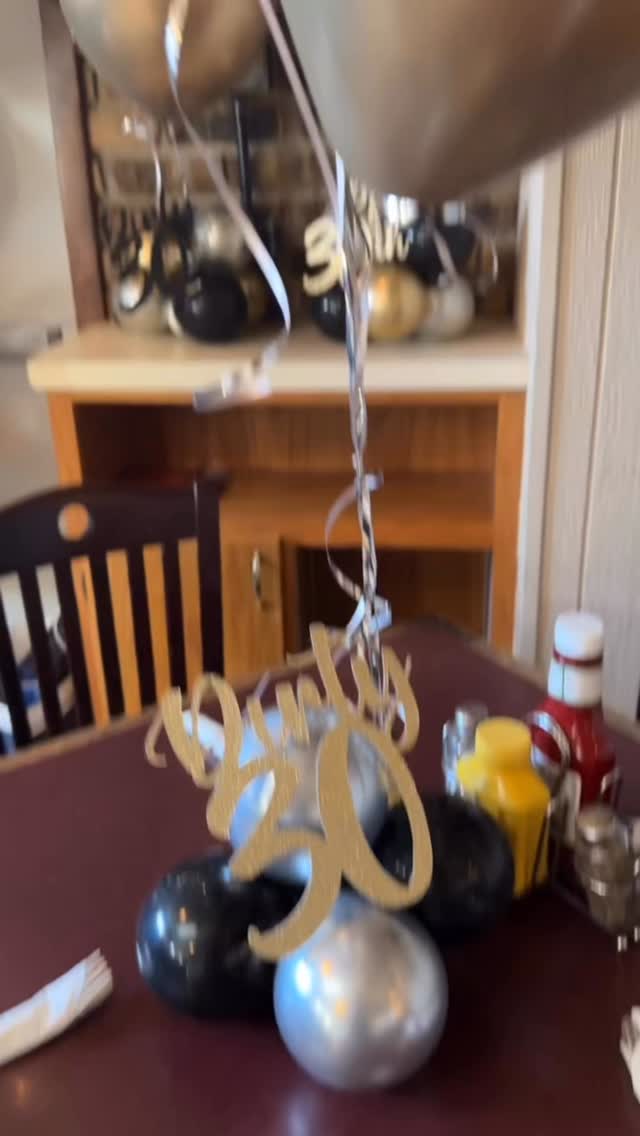 Dirty Thirty! Helium bouquets and bubble balloon strands with custom vinyl decals on balloons to give them the luxury finish.
#bigballoonsco #birthdayballoons #
Ready to book your next celebration? Request a quote through the link in my bio.
#bigballoonsco #birthdayballoons🎈