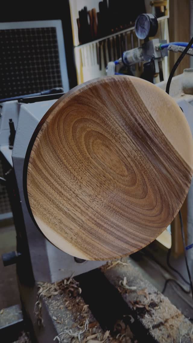 Nussbaum 😮💨
#woodworker #woodturner #walnut #wood