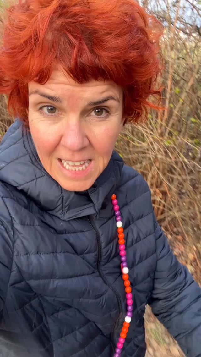 ✨ Die Wechseljahre sind keine Option. Jede Frau ab rund 35 Jahre taucht „im Normalfall“ in diese Lebensphase ein.
Hallo! Ich bin’s, Daniela. 🎙️
Host von MENOMIO – Der Podcast für glückliche Wechseljahre.
Wechseljahre sind kein Drama – sie sind dein Upgrade.
✨ Mit Wissen, Humor & echten Geschichten zeige ich dir, wie du diese Phase feiern kannst.
👉 Folge mir, wenn du Glitzer statt Tabu leben willst – und ehrliche Einblicke zu Wechseljahren, Perimenopause & Selbstfürsorge suchst.
✨ Glückliche Wechseljahre sind kein Mythos – sie sind (m)eine Mission.
#glitzernstattschwitzen #glücklichewechseljahre #wowstattwäh