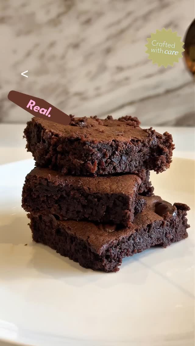 Comer un postre no arruina tu proceso
Lo que sí lo afecta
es vivir entre la restricción
y el descontrol
Cuando comes con calma
cuando eliges mejor
cuando entiendes lo que tu cuerpo necesita
todo cambia
✨ Tip simple:
Acompaña tus postres con algo que te ayude a equilibrar
un café, un té o proteína como yogurt griego
No se trata de prohibirte
se trata de aprender a comer mejor
LA RECETA YA ESTÁ EN LA PÁGINA
Encuéntrala en mi perfil 🙌