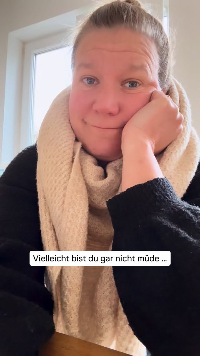 Nicht jede Müdigkeit bedeutet, dass du Ruhe brauchst.
Manchmal bedeutet sie, dass dir Lebendigkeit fehlt.
Ein Funke. Ein Perspektivwechsel. Ein kleines Abenteuer.
Vielleicht brauchst du nicht mehr Schlaf.
Vielleicht brauchst du mehr von dem, was sich nach dir anfühlt.
Was wäre das — genau jetzt?
*
Not all tiredness means you need rest.
Sometimes it means you need aliveness.
A spark. A change of scenery. A tiny adventure.
Maybe you don’t need more sleep.
Maybe you need more of what feels like you.
What would that be, right now?
*
#reisemädchen #mutigefrauen #coachingfürfrauen #draussenzuhause #naturliebe