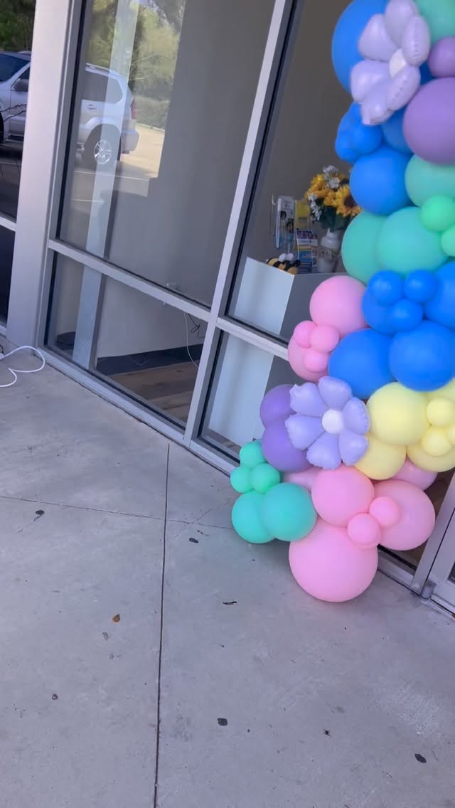 Easter magic starts at the door 🐣🎀 Our balloon frame is ready for all the little Eggsplorers at WonderBees!
#WonderBees #EasterFun #SpringVibes #HoustonKids #HoustonMoms #SensoryPlay #KidsActivities #EasterBalloons #nowenrolling #bookatour