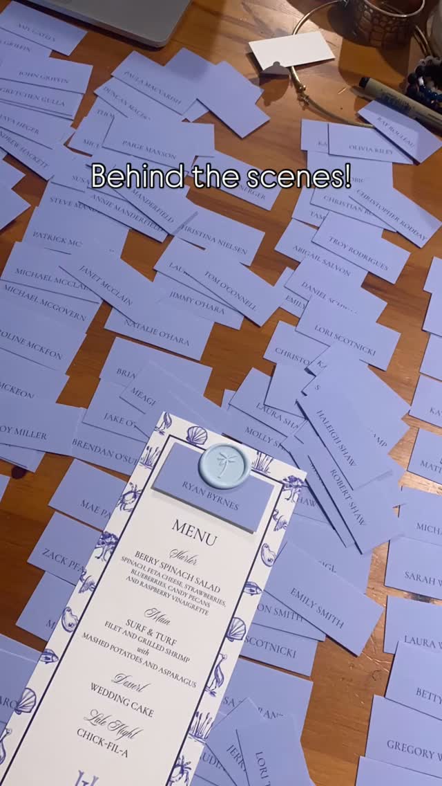 Print. Alphabetize. Wax seals. Sort. Celebrate! We loved alllllll the day of goodies we made for Haleigh and Jack!
๐๐๐๐๐๐๐๐
#weddinginspiration #southernweddings #weddingmenu #watercolor #toile