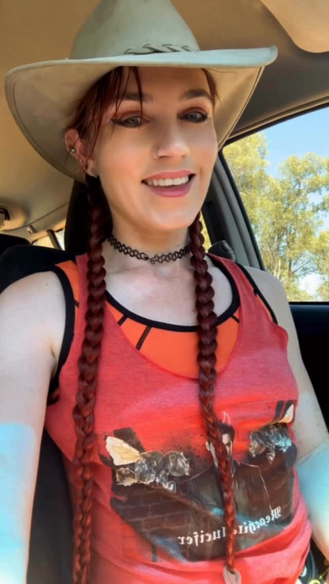 We’ve got something exciting to share 👀. We’re partnering with Dr. Kit Prendergast (aka @dr.beebabette) to bring you closer to the world of bees! 🐝
Dr. Kit is a native bee scientist, and she’ll be popping on our page to share her story, her passion, and answer all your buzzing questions along the way.
Do you have any questions? Share them in the comments!
#nativebees #beefacts #scientist #pollinators