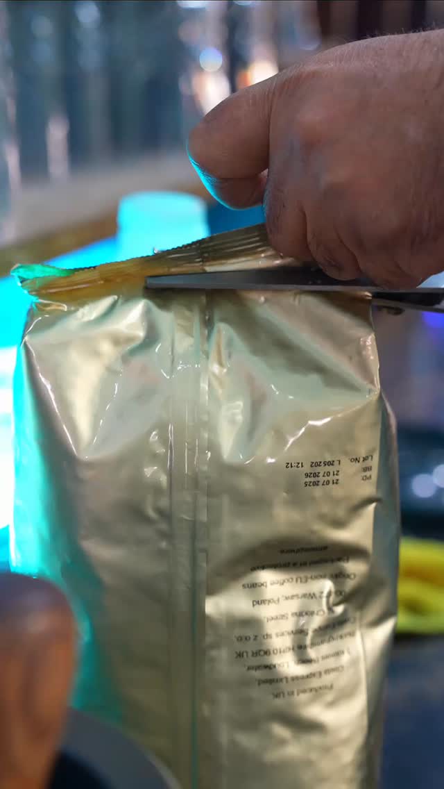 From bean to cup… perfection in every step. ☕✨
Freshly ground coffee, perfectly extracted espresso, silky steamed milk — all coming together for that perfect latte moment.
This isn’t just coffee… it’s a process you can taste.
Join us and discover our finest coffee selection.
📍 Tuck In Restaurant Northampton