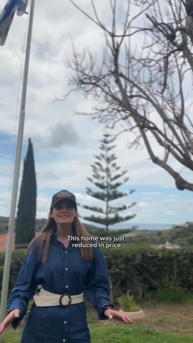 This house is a RARE find and it was just reduced in price!
Situated in the beautiful Neve Habaron neighborhood of Zichron Yaakov, this spacious, light-filled 7-room villa was built for entertaining. With the perfect blend of space, comfort, and stunning views.
The large American-style kitchen, complete with a walk-in pantry, is perfect for both everyday living and hosting. Generously sized bedrooms provide plenty of space for family and guests, while the spacious balcony and garden offer peaceful spots to take in the surrounding scenery.
Located in one of the most in-demand areas of Zichron Yaakov, this is a rare opportunity to own a beautiful home in a prime location.
Asking price: 9,800,000 NIS
Agent: @ilanagarber_realestate , license number 315590