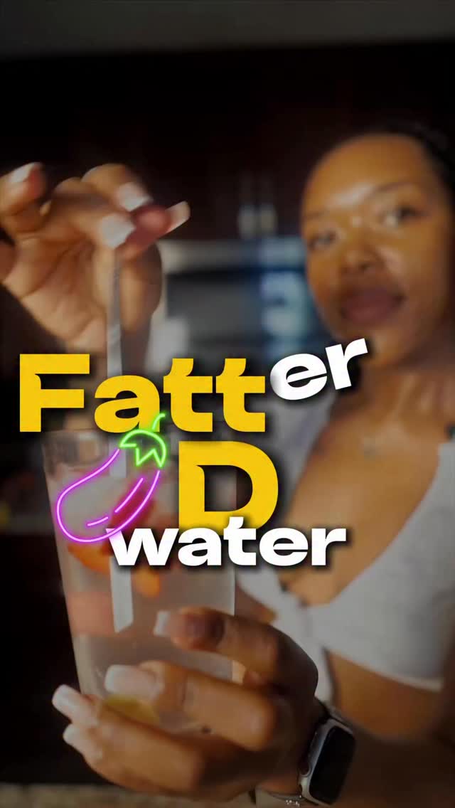 Fatter D starts with flow.
Strawberries + key lime + ginger = better circulation, better delivery, better performance.
Then I lock it in with Stiff & Strong capsules (Tongkat Ali) + Iron D tea with Ginger!
Drink it.
Swallow it.
Feel the difference. 😈
