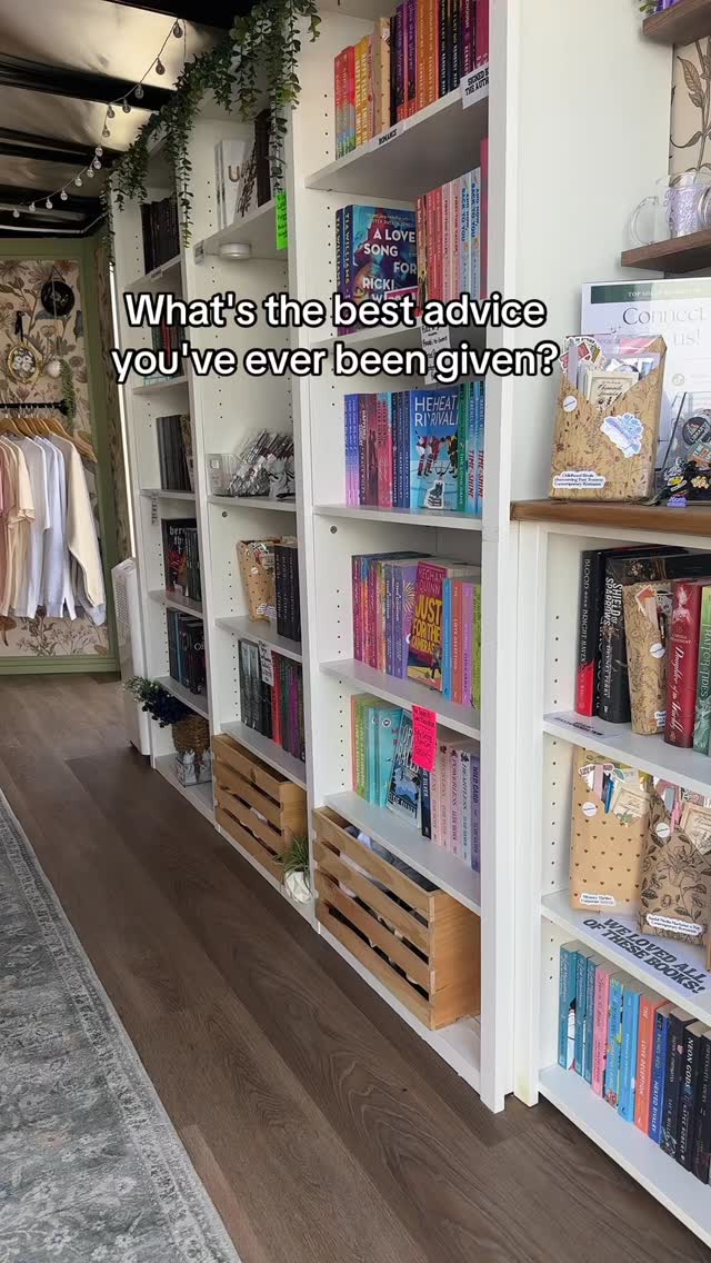 What's the best advice you've ever been given- bookish edition!? We'd say this 😂 unfortunately we don't have any wing leaders, but we do have plenty of dragons that need saving! 📚😊