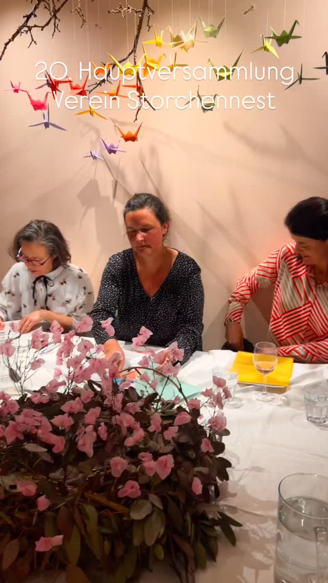 20. Hauptversammlung vom Storchennest
Mit ganz viel Engagement, Herzblut und Eigeninitiative ist unser Verein zu dem geworden, was er heute ist.
Ein riesiges DANKE an all die grossartigen Frauen, die mit ihrem Einsatz, ihrer Zeit und ihrer Energie das Storchennest tragen und prägen.
#Storchennest #Hauptversammlung #Dankbarkeit #Teamwork #Engagement