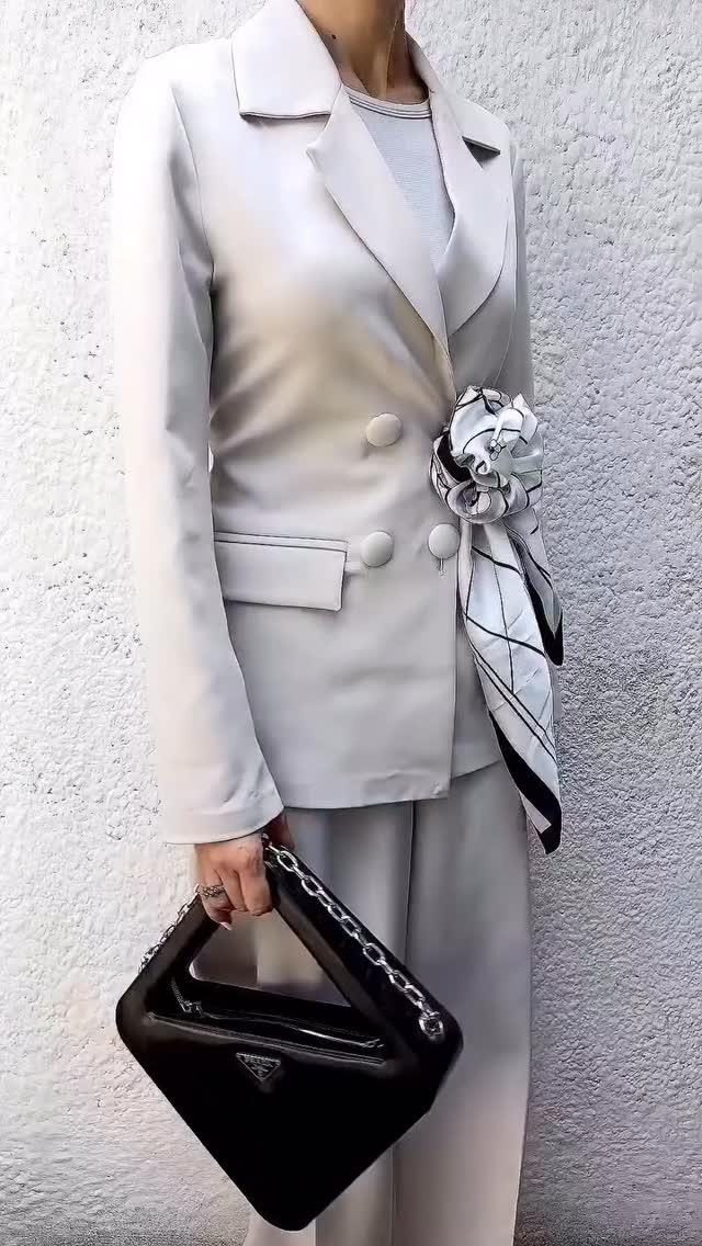 HOW TO STYLE SCARFS IN NEW WAY.
Remix @mehraa.nice
#outfithack #styletips #fashionhack