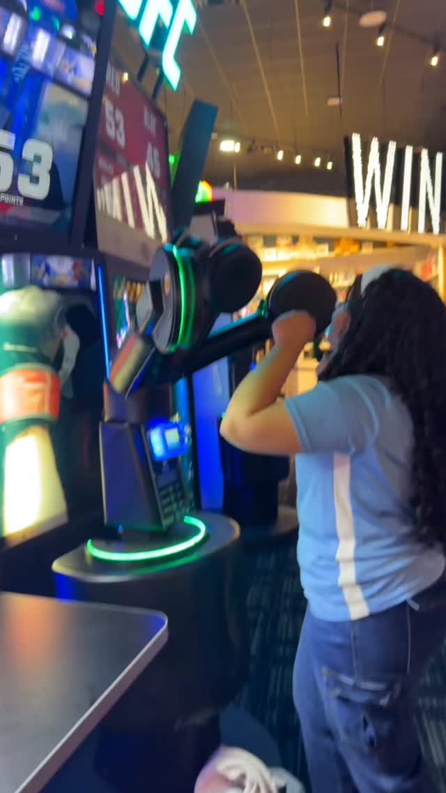 Today we celebrated our 8th graders who recently received their high school offers with a trip to @daveandbusters! ¡El futuro es brillante! #dlmsfamilia #fieldtripfriday #nycps @nycdistrict3