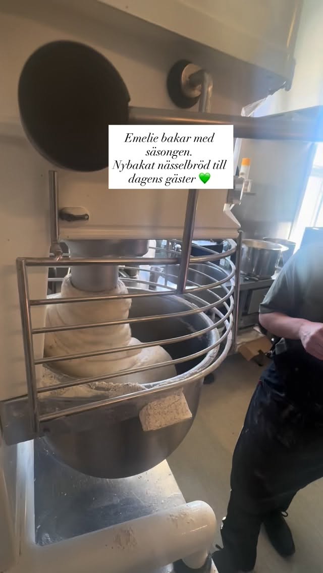 Nykavlat, nybakat, nyss klar 🥖💫#munkedalsherrgård #västsverige #slowtravelling #countrysidehotels
