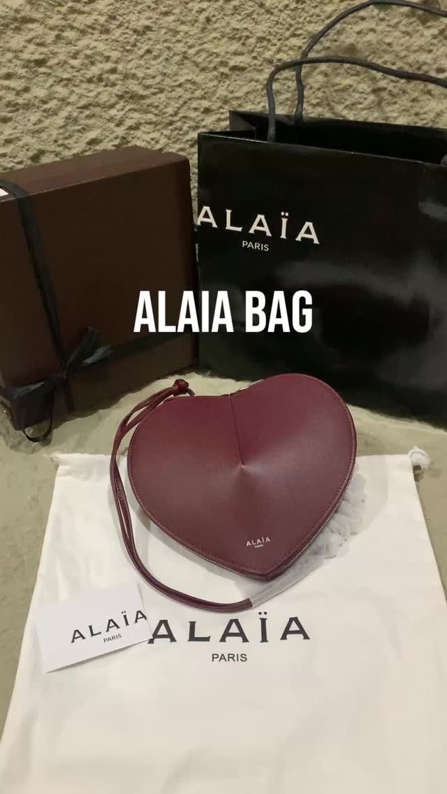 Elegant designer-inspired bags for every outfit ✨
1200 AED | 120 OMR
Delivery to Oman in 4–5 days 🇴🇲
Delivery across UAE in 1–2 days 🇦🇪
Shop now 👇
www.amirashop.ne