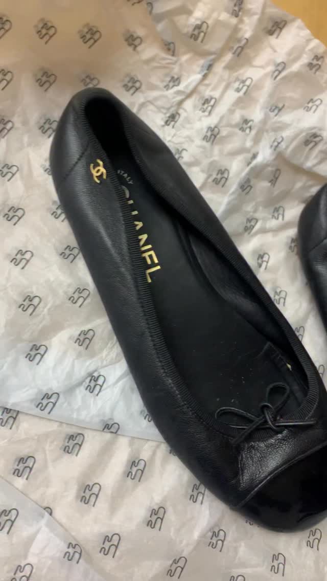 We’ve recently welcomed a number of new cobblers to The Seam Maker network,
in response to growing demand for footwear repairs.
Resoling your favourite shoes is one of the simplest ways to keep them in circulation for longer.
Watch as our Maker Nick M restores these #chanel flats 💫
#theseamfixedit #balletflats #theseam #cobblers