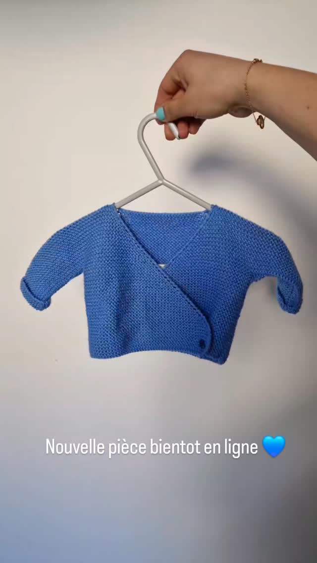 Nouvelle pièce prochainement en ligne pour venir compléter vos coffrets naissance 💙
#artisanatfrancais #CadeauDeNaissance #ideecadeaunaissance #faitmainenfrance🇫🇷 #faitmain