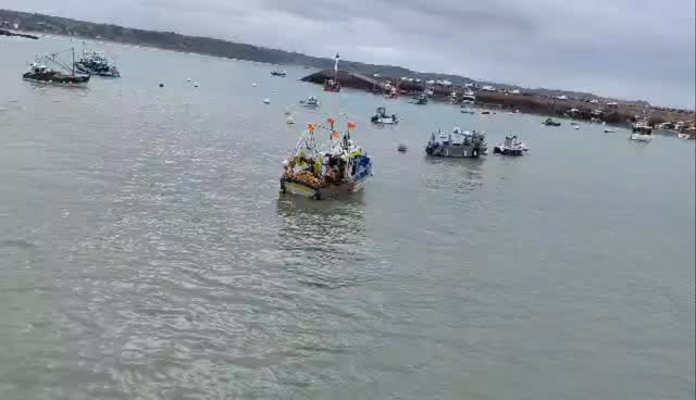 ⚠️ Fin de saison – Coquille Saint-Jacques ⚠️
La saison touche à sa fin pour La Providence ⚓
📅 Dernière pêche le mercredi 8 avril
👉 C’est le moment d’en profiter une dernière fois !
Pensez à passer commande dès maintenant pour ne pas rater les dernières coquilles de la saison 🐚
Après ça, il faudra patienter jusqu’à début octobre pour en retrouver…
Merci à tous pour votre fidélité tout au long de la saison🙏
Infos par SMS UNIQUEMENT:
📞 au 06 59 81 72 43
📦Expédition possible dans toute la France 🇫🇷
Coquilles St Jacques entières ou en Noix
Sur la boutique en ligne :
👉🏻 https://www.pourdebon.com/recherche?q=providence
#bretagnetourisme #providence #scallop #bretagne #ultrafrais