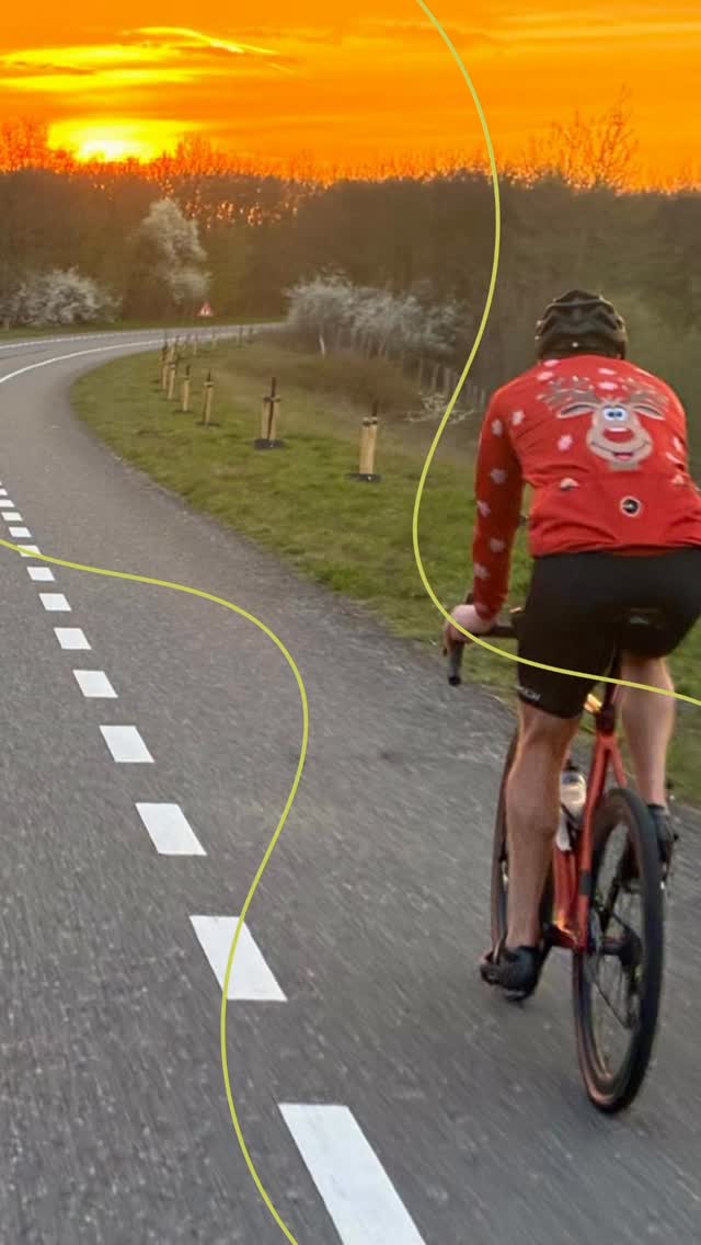 Dit is SMELT.FIETST. Geen fietsclub. Maar een collectief. Cranendonck heeft heel veel groepjes die fietsen.
Sommigen op zondagochtend. Anderen om donderdagavond. SMELT.FIETST. Fietst op dinsdagavond. En het is prachtig om te zien hoe vanuit allerlei groepen liefhebbers aanhaken.
Met een geweldige Mijl van Mares in het vooruitzicht zijn we blij dat steeds meer fietsers aanhaken!
#maarheeze #cranendonck #fietsen #gezelligheid #vitaal @mijlvanmares