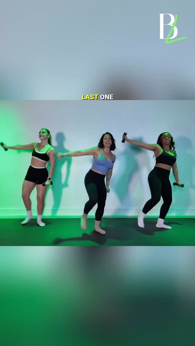 Oh, she’s sweet 🍭 BarreLiss Break is so fun! I know you can find less than 10 minutes to move your body today 💚
💃🏻 @lisskeppeler
👯♀️ @francescxaa @azari_aka_zee
#barreliss #barrefitness #cardio #dancefitness #onlineexercise