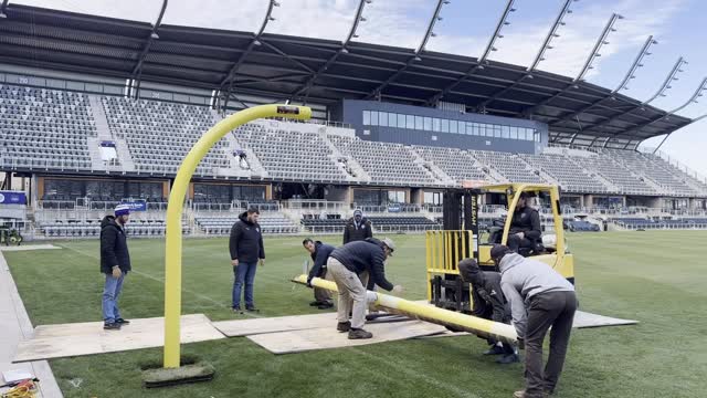 Here’s the full video of the instalation of the field goal posts ahead of the @ufl 2026 season opening game,
Between the @uflkings & the @uflstallions on Friday, March 27 at 8 PM ET.
Home games of the #louisvillekings will be played at @lynnfamilystadium
#ufl