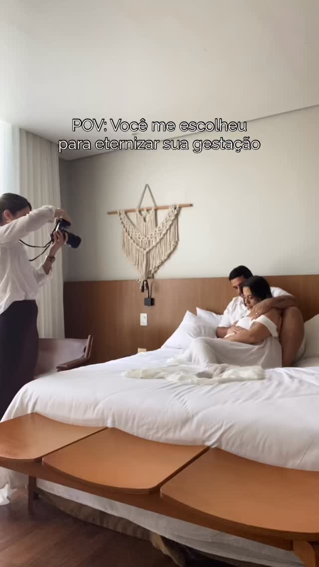 Um ensaio é muito mais que ter fotos bonitas. É o que acontece antes, durante e depois. É um processo de escuta, acolhimento, planejamento, cuidado, energia, direção, entrega e muito mais. É muito mais sobre como eu te faço se sentir em todo esse processo. Porque no final quando você olhar para suas fotos, lembrará dos sentimentos que estavam com você naquele momento. 🤍✨