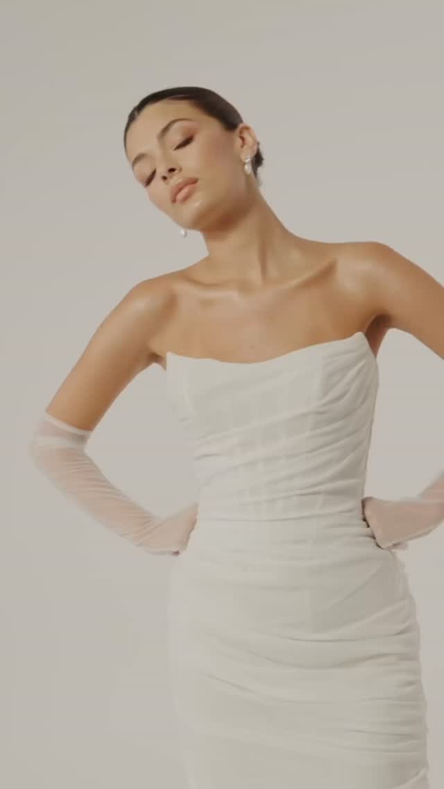 We are so thrilled with are wedding gown picks for 2026. Featured gown is Erin from the Atelier Wu Collection by Jessica Couture. The soft chiffon over the nude lining is amazing on the body. Perfect for any wedding venue. When we look at the new collections in New York, we keep to our convictions, which is offering Modern Classic looks to our brides. They can be slim or full but always timeless :)