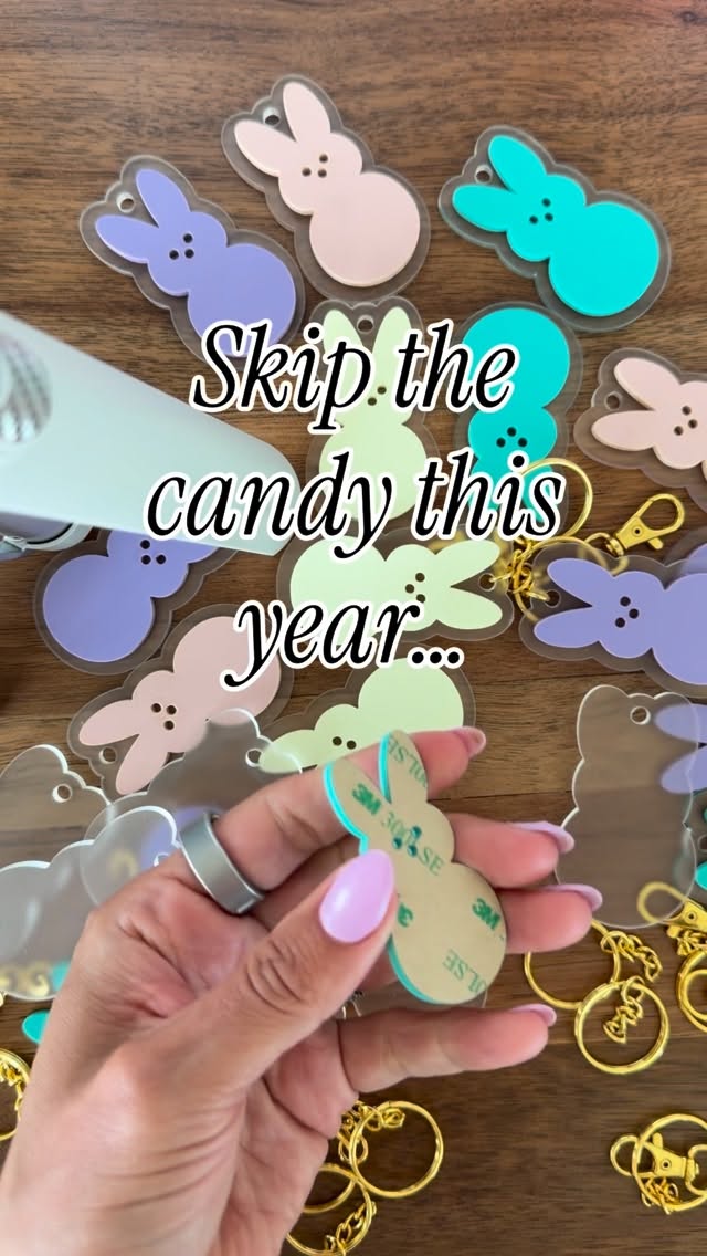 Skip the candy this year 🐰🥚✨
These bunny keychains are the cutest little surprise and something they’ll actually keep 💛
Pack some Easter eggs with me + tell me… which color are you picking?!
#easter #egghunt #easterbasket #shopsmall #cutandcodesigns