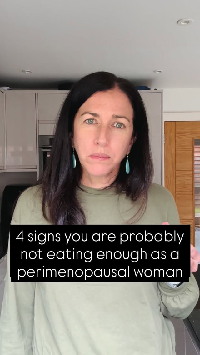 📣 𝐏𝐞𝐫𝐢𝐦𝐞𝐧𝐨𝐩𝐚𝐮𝐬𝐚𝐥 𝐰𝐨𝐦𝐞𝐧, 𝐥𝐢𝐬𝐭𝐞𝐧 𝐮𝐩!
Restriction does not make you stronger, happier, faster, or fitter!
This restriction could be through choice and/or as a result of being on Mounjaro or Wegovy…
4 Signs you are not eating enough:
1️⃣ LOW MOOD!
Perimenopausal hormonal shifts can have a massive impact on mood, and restriction of food during the day is adding fuel to the fire. Keeping your blood glucose levels stable is key to helping with more consistent moods. Provided the family doesn’t p!$s you off 🤪
2️⃣ LOW ENERGY!
If you are reliant on caffeine and sugar throughout the day to get you through…take a look at your meals and snacks- adding carb to fuel you; with fibre, fat and protein to sustain you for longer is key!! We need to protect our blood sugar levels.
3️⃣ CONSTIPATION LEADING TO BLOATING
If you are not putting enough food in your gut, your gut will struggle to make poop! And this can lead to bloating and discomfort…
Eating regularly (as well as other dietary aspects) is key to helping with more regular bowels in perimenopause.
4️⃣ RECURRING INJURIES
If you are active and underfuelling, this can lead to poor recovery- your body feels more fragile…this is because it is not being given the tools to repair and recover!
If this is something you are struggling with, please drop me a NOURISH comment or DM.
#perimenopausesupport #mounjarodietitian #menopausediet