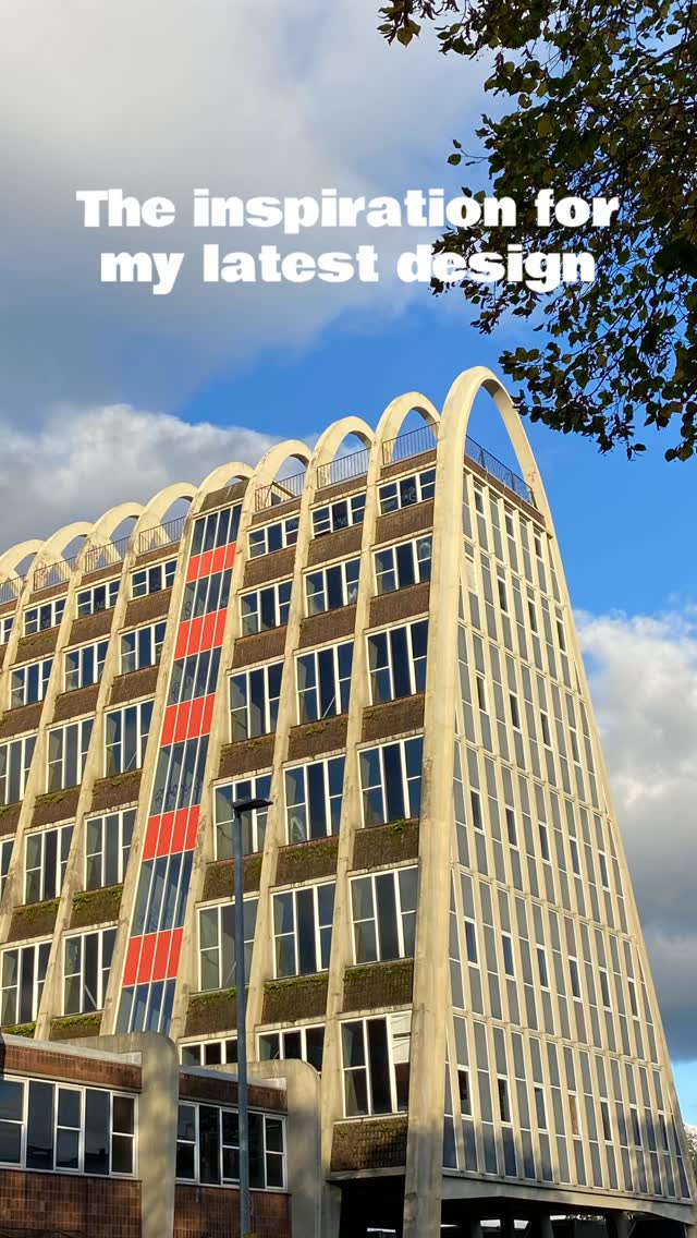 The Toast Rack is one of Manchester’s most recognisable landmarks.
The Hollings Building, affectionately known as the “Toast Rack,” is a Grade II listed Brutalist icon built in 1960 on Wilmslow Road in Fallowfield.
Designed by architect Leonard Cecil Howitt for the former Domestic Trades College, it features a distinctive curved, concrete frame.
I’ve taken the iconic structure and reworked it into a bold, graphic illustration.
Available as a print, mug, t-shirt, notebook and greeting card.
A piece of Manchester’s architectural history, translated into something you can live with every day.