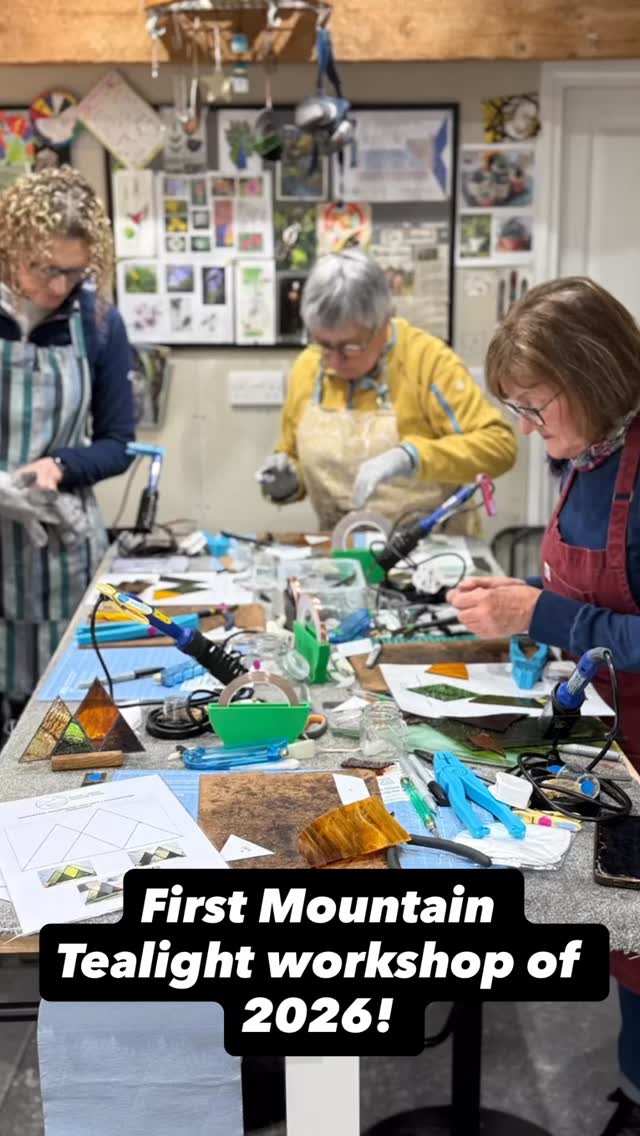 The first of the 2 sold out mountain tea-light holder workshops this year here at the Keswick studio!
Despite the stormy conditions outside, we stayed dry and toasty warm in the studio watching the weather roll up the valley from our wonderful viewpoint just above Keswick town, whilst learning new skills, developing old ones and rejoicing in the beauty of the glass we had to play with and each of the final creations. I know I say this every time, but I love how even with the same pattern to follow, each piece is so different & unique to its creator simply through the glass they have chosen! 🙌🥰👏
Everyone seemed to have a fabulous time and new appreciation for the complexities of stained glass work out there in ‘the wild’, but also feeling super chuffed with themselves for what they had achieved!
Unfortunately(?), the last 2 places on 2nd mountains workshop scheduled in September were snapped up this afternoon, but if you fancy coming along and creating your own piece of unique stained glass art, there are still a few places left on:
- the full day succulents workshops in Ennerdale (May 20th), Keswick (July 31st) & at @hare_hill_barn Nr Kendal.
- Stained glass lantern making, Keswick (9th August)
- Stained Glass Festive Wreaths (only at Ennerdale this year!)
To book, head over to the my website for the Keswick &
Ennerdale classes, or for the Kendal sessions book direct through @hare_hill_barn .
#stainedglass #create #lakedistrict #craft #glassartist
@edenvalleyartisticnetwork @cumbrialifemag @cumbriacreativecollective @arts_cumbria @make_it_at_market @artsandcraftsinkeswick @thehappyherdwick @the_makers_mill @hare_hill_barn @lakedistrictcumbria @visitkeswick @cumbrialifehomegardenshow @cumbria_tourist_guides @gatherennerdale @englishheritage