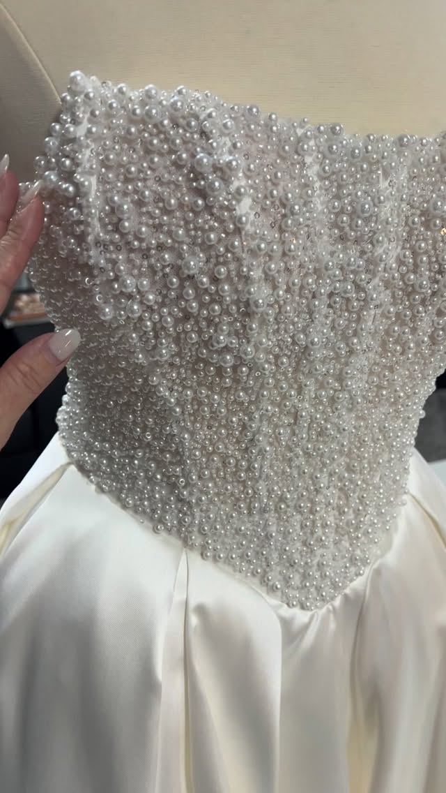 NEW NEW NEW ๐
Meet Lottie our newest arrival
The first 5 brides to say YES to this dress get a special 10% discount.
#bridalgowns #weddingdressshopping #centralcoastnsw #centralcoastbrides #huntervalleybride #sydneybrides #dreamweddingdress #weddingdressinspo