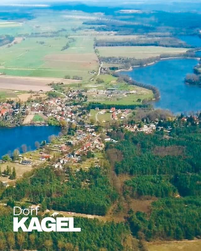 💧🌿 Zum Weltwassertag 2026 🌿💧
„Where water flows, equality grows“ – Wo Wasser fließt, wächst Gleichberechtigung.
Ein großes Motto… und doch beginnt es genau hier bei uns.
Mit unseren 6 Seen sind wir reich beschenkt. Sie sind Treffpunkt, Rückzugsort, Lebensraum – und unsere ganz eigene „grüne Lunge“. Gerade in Zeiten von sinkenden Wasserständen wird klar: Wasser ist keine Selbstverständlichkeit, sondern ein Schatz, den wir bewahren müssen.
Auch bei uns spüren wir, was vielerorts Thema ist:
Weniger Regen, trockene Böden, belastete Seen. Umso wichtiger ist es, Wasser in unserer Landschaft zu halten – nicht nur abzuleiten.
🏡 Deshalb laden wir euch ein:
Kommt in die Alte Schule zur Ausstellung
👉 „Kagel und sein Wasser“
Hier wird sichtbar, was Wasser für unser Dorf bedeutet – früher, heute und für die Zukunft.
Mit lieben Grüßen
Euer Heimatverein Kagel 💛
#meinkagel #weltwassertag #gruenheide