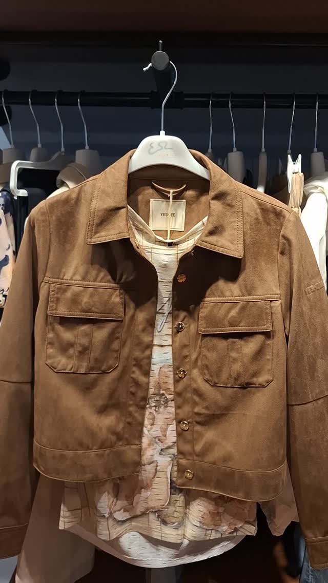 O casaco perfeito existe e está na YES ZEE PENAFIEL 😍
Disponível em castanho e bege na nossa loja ou em www.yeszeepenafiel.com 💻
#yeszeeportugal #italianstyle #modafeminina #portugalfashion #onlinestore