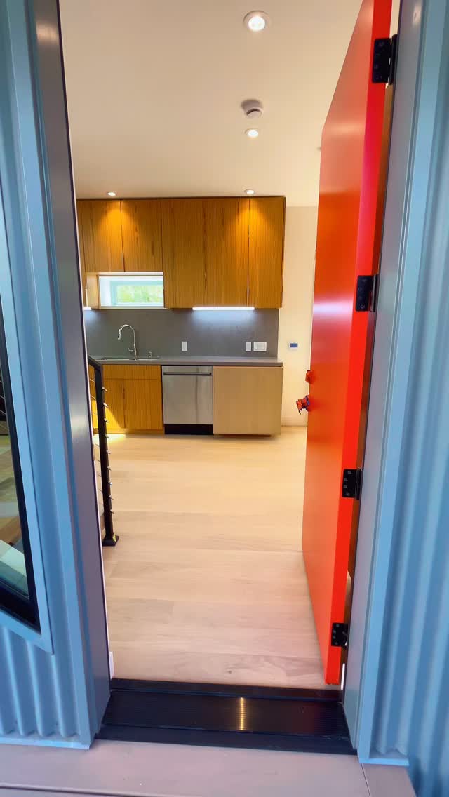 Brand new duplex in Venice - 340 Indiana ave. Venice, CA 90291.
Come check it out this Sunday between 11 AM and- 3 PM!
#venicerealestate #larealestate #venicebeach #realestate