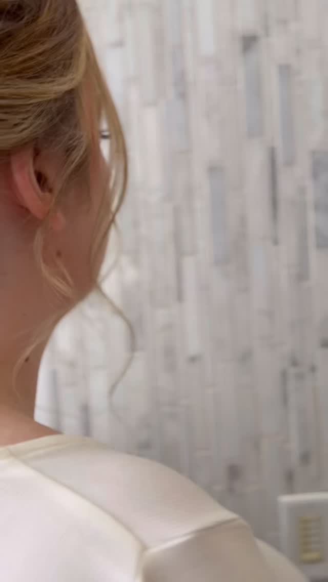 ✨ Trial Season ✨
We love a good trial moment! We're so excited to start planning our brides' beautiful looks; looks like the textured, low updo with a fresh, natural face is stealing the spotlight this year! 🥰
Hair by @hairbykateclaire
Makeup by @facebykatie.mn