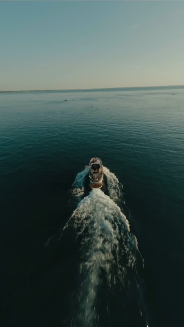 Sunny days are coming - and there’s no better way to enjoy them than a magical boat tour on Lake Garda ☀️