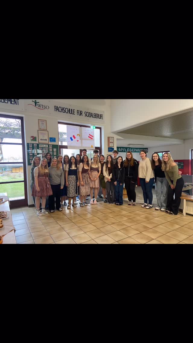 3HLS - Besuch der Partnerschule aus JONZAC, Bordeaux, Tag 1,5 Empfang mit Walzer 🇫🇷🇦🇹
