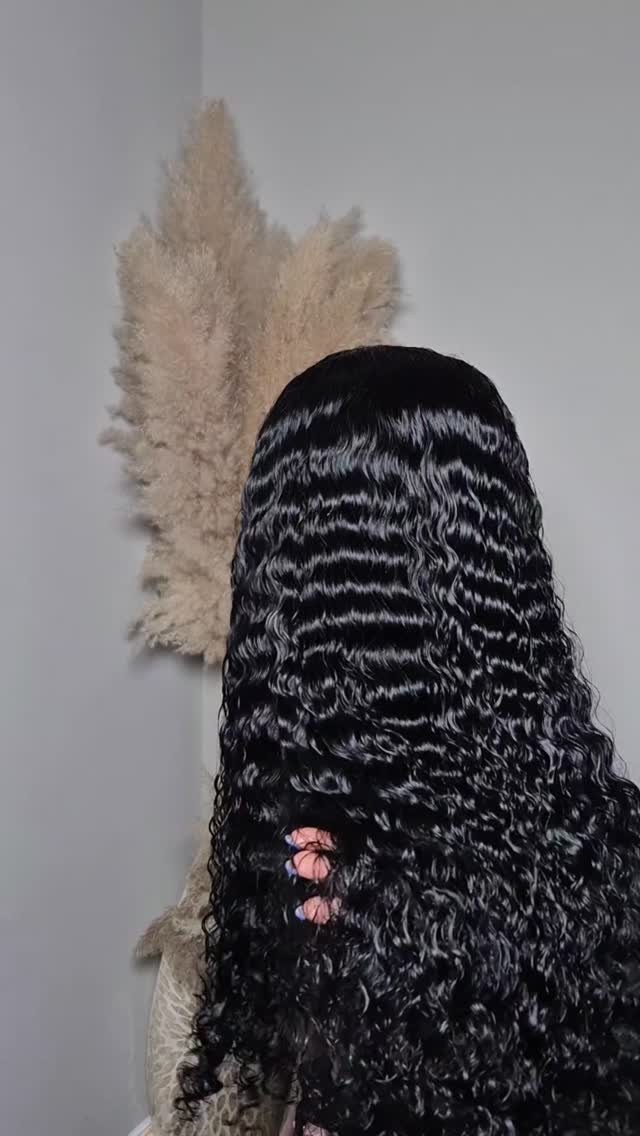 No over plucking is ever done here. But you're still getting a natural enough hairline.
The goal is to preserve your lace while providing a unit you love.
#lacewigs #wigcustomization #closurewigs #gluelesswigs #naturalwigs