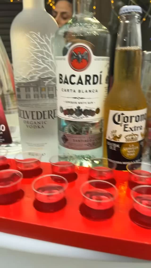 Ellie and David on the bar…
you already know the vibe 😌🍸
•
•
•
#sydney #sydneyparties #bartending #barlife #barhumor cocktails party dynamicduo