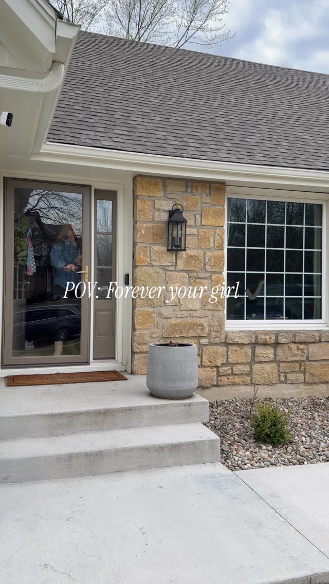 Forever your girl 💁♀️
Need a contractor? I’ve got you.
HVAC guy? Covered.
Market advice? Always.
Ready to upgrade? You already know… still your girl.
Hi! I’m Jenna Stewart, a licensed KC realtor helping people buy and sell homes since 2020. If you or someone you know wants to chat about the buying or selling process, send me a DM—I’d love to connect!
#JennasRealEstateKC #RealtorLife #KansasCityRealEstate