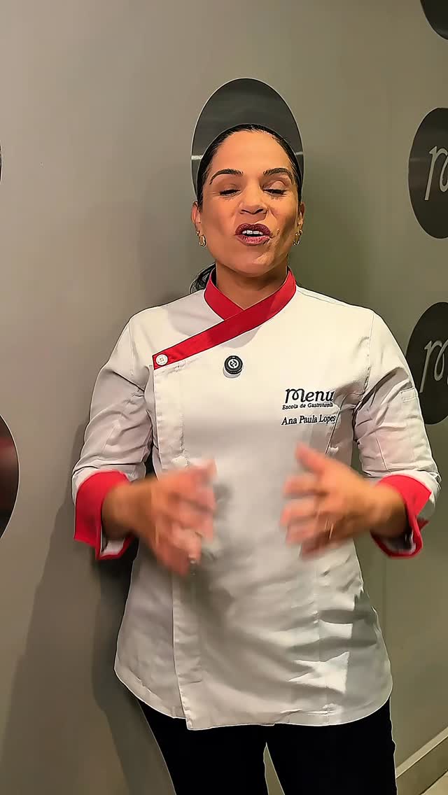 Na última segunda-feira, vivemos uma experiência que vai muito além de um workshop.
Na @menuescoladegastronomia , ao lado da @vinicolabasso @maisminas.distribuidora e com o apoio da @abraselnorteparana , reunimos pessoas que valorizam conhecimento, troca e, principalmente, boas conexões.
Sob a condução do Chef Pablo Lussich, mergulhamos no universo dos queijos e vinhos entendendo sabores, combinações e, acima de tudo, criando momentos que ficam.
Porque no final, não é só sobre o que servimos…
é sobre as experiências que ajudamos a construir.
Agradecemos a participação dos associados e, juntos, seguimos trabalhando por um food service cada vez mais profissional e relevante no Paraná.
#MaisMinas #QueijoseVinhos #Gastronomia #Abrasel #VinícolaBasso MenuGastronomia