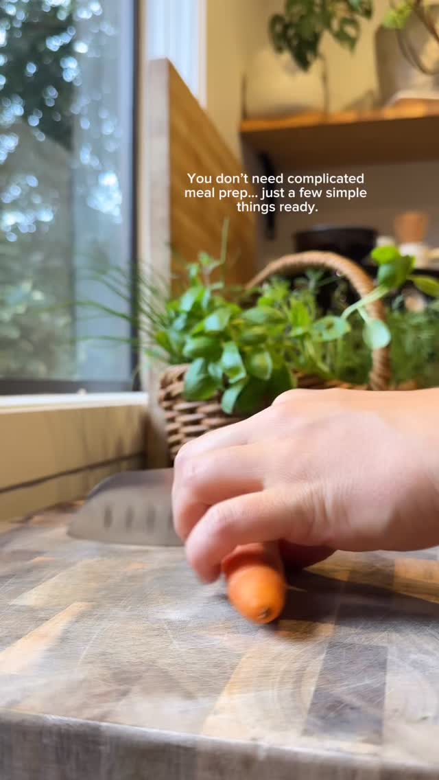 Sometimes it’s the simplest things prepped ahead of time that make the biggest difference to your week.
Today I kept it really realistic and family-friendly:
• big batch pasta sauce for multiple meals
• beef bolar roast for lunches (mostly hubbys)
• spaghetti bolognese ready for busy nights
• pre-cooked pasta to save time
• crumbed chicken for protein snacks + lunchboxes
• homemade almond milk for matcha + iced coffees
Nothing complicated, just a few nourishing basics ready to go.
When food is prepared, balanced meals become easier, stress levels stay lower, and it’s much simpler to stay consistent with your health goals.
Simple preparation creates momentum.
Less decision fatigue
Less takeaway temptation
More nourishing meals ready when you need them
Especially helpful for busy families, busy work weeks, and anyone wanting to feel more organised with food.
Small habits like this make big shifts especially when it comes to eating healthier 👏🏽🍃
#mealprep #balancednutrition #busywomen #busymumlife #healthyhabits