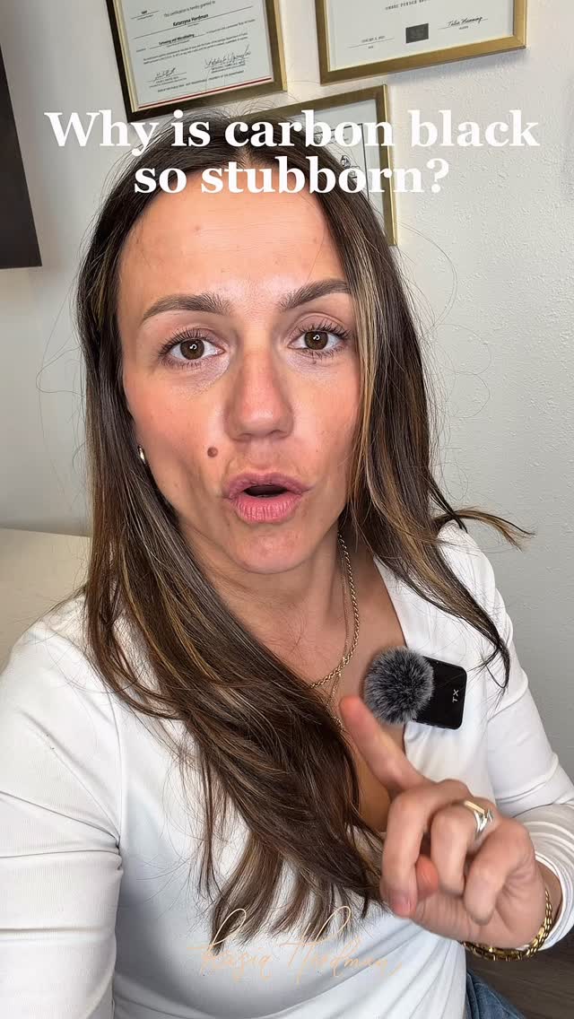 Not all pigments are processed by the body the same way… and this matters more than most artists realize 🧠✨
Iron oxides are mineral-based pigments with a structure the body can gradually recognize and manage. Over time, they are broken down, transported, and slowly cleared through natural cellular pathways.
Carbon black is different. It’s highly stable and inert, which means the body can’t truly break it down. Instead, immune cells chip away at it, fragmenting it into smaller particles that can linger or shift within the skin over time.
Same depth. Same technique. Completely different long-term behavior.
This is why pigment choice isn’t just about color… it’s about how that color lives in the skin years later 🤍
#PMUbrows #Microblading #OmbréBrows #WakeUpWithMakeup #NaturalBeauty #BrowsByKasiaHerdman #BrowsbyBlush #Acworth #Kennesaw #DallasGa #WoodstockGA #Marietta #mariettasquare #CobbCounty #aam