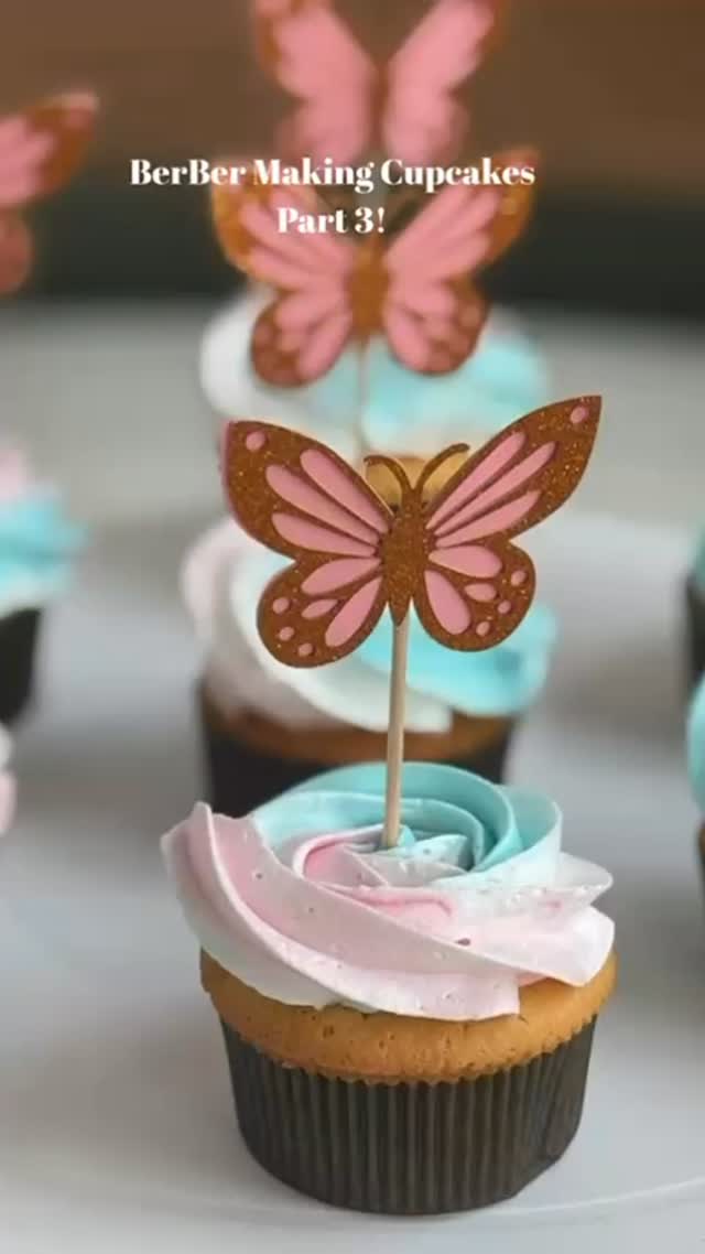Part 3 - preparing the colors? This is where it gets fun. ๐ Part 4 coming next. #cupcakedecorating #bakingwithkids #buttercream #creativekids #homebaking