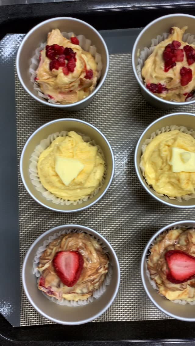 ティーカップケーキの試作中です。
これからの季節、お出かけのお供にしやすく、食べやすいサイズで作っています。