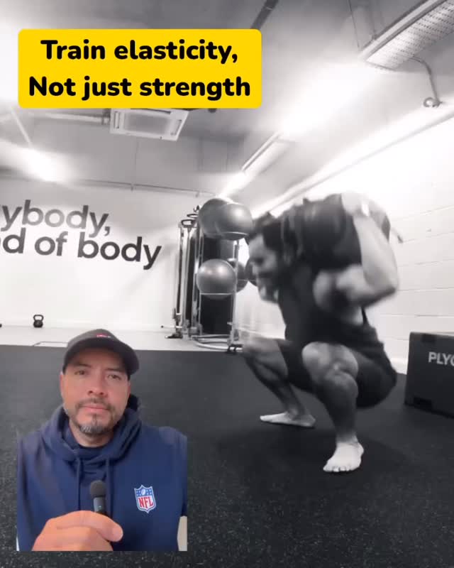 Most people train strength like it’s just about muscles.
But real strength is elastic.
It’s the ability to store, transfer, and release energy through the entire system.
In this movement, the load creates tension through the body.
As I drop into the squat, that tension is stored — not just in the muscles, but in the fascia.
Then on the jump, I release that energy.
And on the landing, I absorb it and reload again.
This is how the body is designed to move.
👉 Not isolated
👉 Not rigid
👉 But connected and elastic
This is what builds real, usable strength.
This is the Grounded Method.
#functionalstrength #fascia #movementtraining #elasticity #powertraining