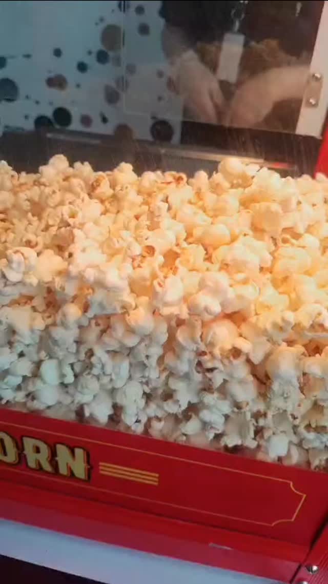 Hoje tivemos a confiança de uma das melhores Agências de Evento Corporativos do Brasil pra participar dessa ação interna. @layouteventoscorporativos
#fuzueeventos #carrinhoretro #carrinhondepipoca #algodaodoceretro #Pipocadoce