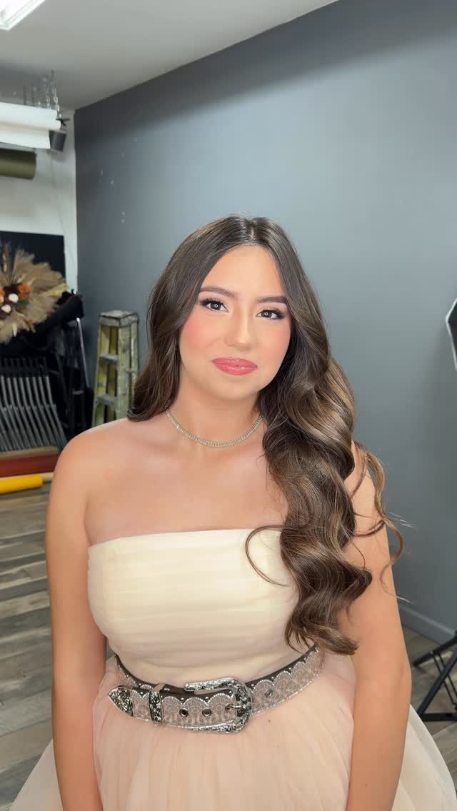 Ready for her XV pictures!! The most beautiful doll!!
Makeup by @bellawithcarmen
•
#makeup #phoenixaz #phoenixmakeupartist #makeupstudio