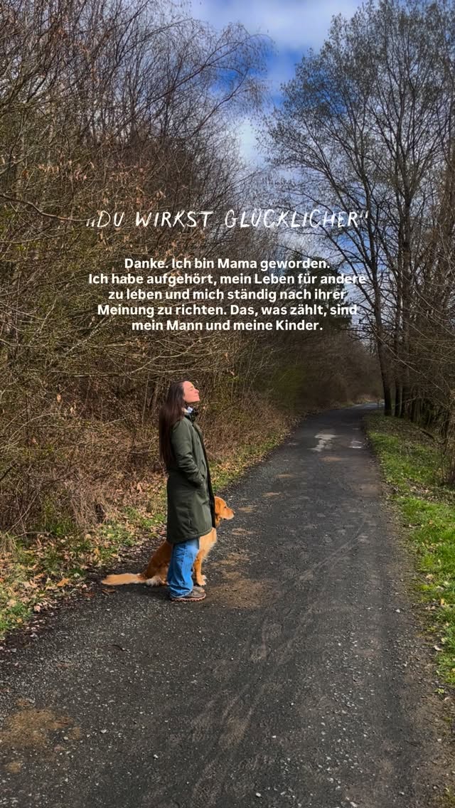 Ich bin nicht glücklicher geworden, weil mir alles egal ist. Sondern weil ich aufgehört habe, mich ständig im Außen zu verlieren und alles davon abhängig zu machen.
Ich weiß heute, wofür ich meine Energie einsetzen möchte. Für das, was sich wirklich nach Zuhause anfühlt.
Für meine Familie.
Für uns.
Und das verändert alles. ❤️
MAMA • GLÜCKLICH • FAMILIE