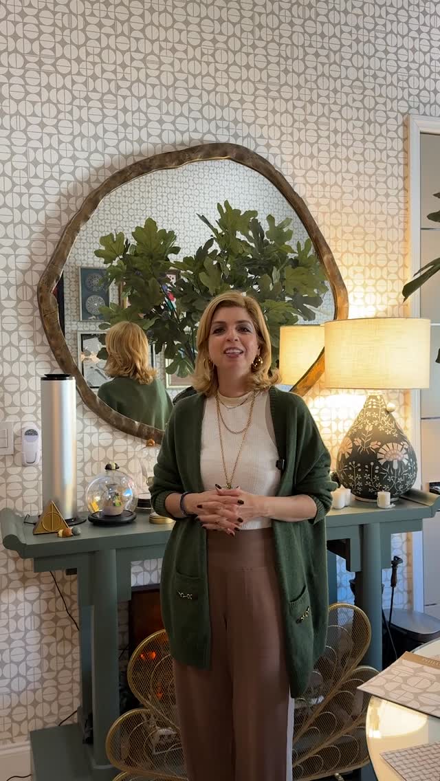 Neutrals, but make them interesting!
My office proves that neutral doesn't mean boring, or limited to stark white and builder beige. Neutrals can have depth, texture, pattern, and yes, even color!
I considered all of these wallpapers for the space, and while each is beautiful in its own right, none quite worked for what this room needed. Sometimes the process of elimination is just as valuable as finding "the one."
Which wallpaper speaks to you? Let me know in the comments!
Wallpapers shown:
@phillipjeffriesltd
• Modern Moon
• Malibu Knits
• Parasol Stitch
• Resort Weave
• Tulu Cloth